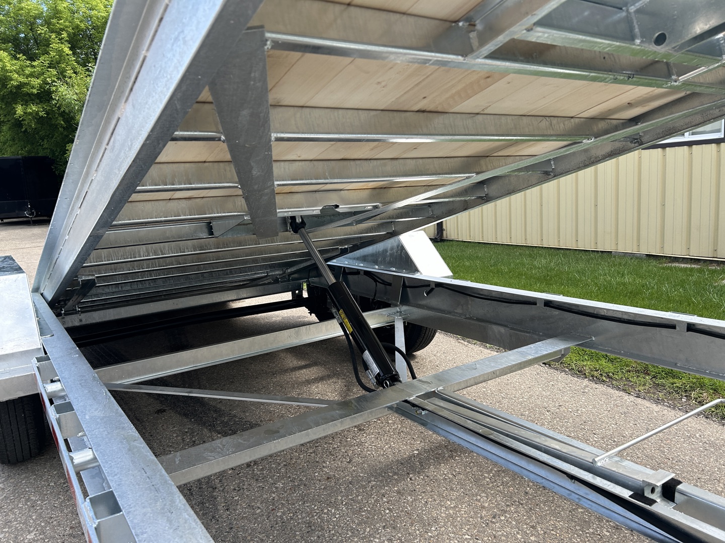 New 2026 Triumph Trailers Galvanized Hydraulic Tilt with I Beam Frame - Image 20